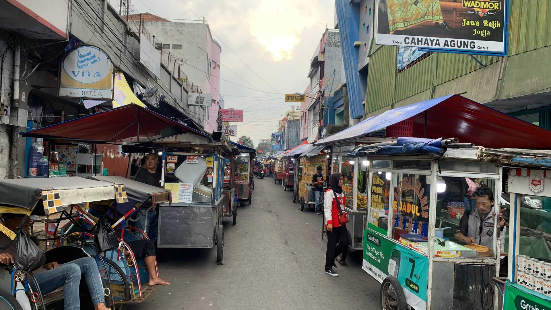 9 Rekomendasi Spot Berburu Takjil Paling Ramai di Garut